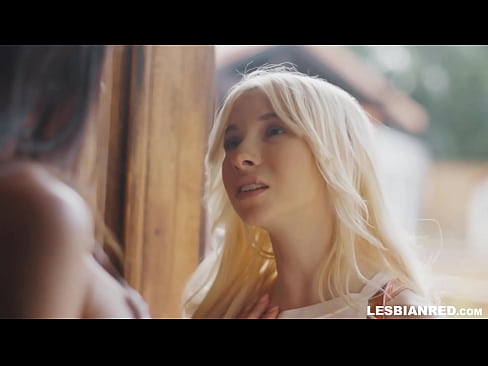 ❤️ A nena chega a casa uns meses despois e acaba comendo o coño da súa madrastra ❤️❌ Porno anal en nós ❌️