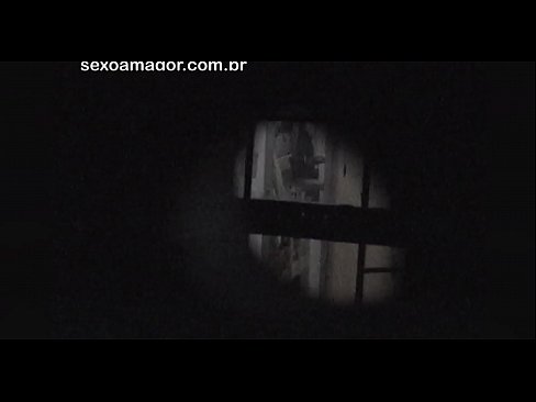 ❤️ Blondie é gravada en segredo por un voyeur do barrio escondido detrás de ladrillos ocos ❤️❌ Porno anal en nós ❌️